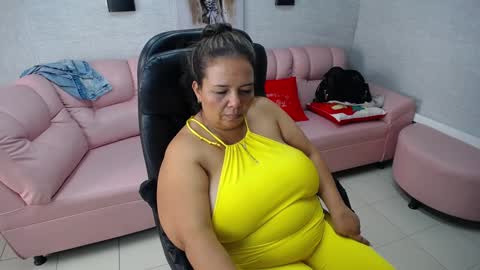 Snapshot of misspenelopenipples chatting on 01-11-25, 04:03 Penelope online show from 01-11-25, 04:03