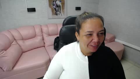 Snapshot of misspenelopenipples chatting on 01-21-25, 12:18 Penelope online show from 01-21-25, 12:18