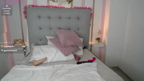 Snapshot of misspenelopenipples chatting on 02-26-25, 01:53 Penelope online show from 02-26-25, 01:53