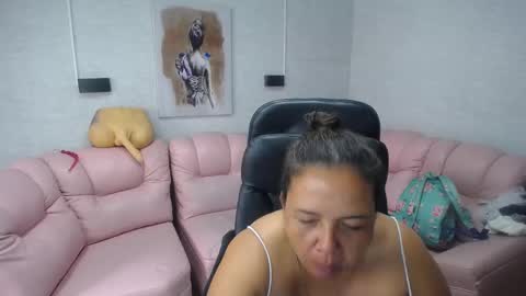 Snapshot of misspenelopenipples chatting on 03-08-25, 02:40 Penelope online show from 03-08-25, 02:40