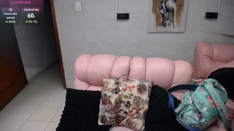 Snapshot of misspenelopenipples chatting on 10-23-25, 11:53 Penelope online show from 10-23-25, 11:53