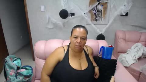 Snapshot of misspenelopenipples chatting on 10-31-25, 12:17 Penelope online show from 10-31-25, 12:17