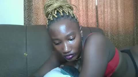 Snapshot of missprettygal chatting on 03-12-26, 07:25 pretty gal online show from 03-12-26, 07:25