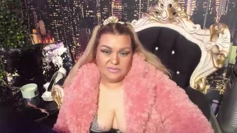 Snapshot of missqueent chatting on 11-04-25, 11:26 QueenT online show from 11-04-25, 11:26