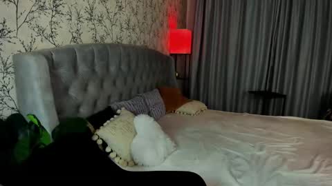 Emily online show from 03-01-25, 01:43