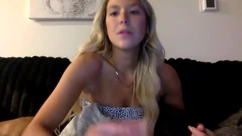 Snapshot of misss_alyssaaa chatting on 04-21-26, 02:51 Alyssa online show from 04-21-26, 02:51