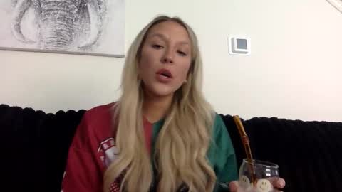 Snapshot of misss_alyssaaa chatting on 04-23-26, 07:16 Alyssa online show from 04-23-26, 07:16
