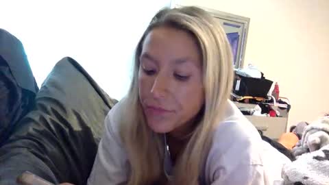 Snapshot of misss_alyssaaa chatting on 04-27-26, 12:19 Alyssa online show from 04-27-26, 12:19