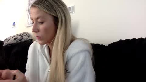 Snapshot of misss_alyssaaa chatting on 05-06-26, 03:17 Alyssa online show from 05-06-26, 03:17