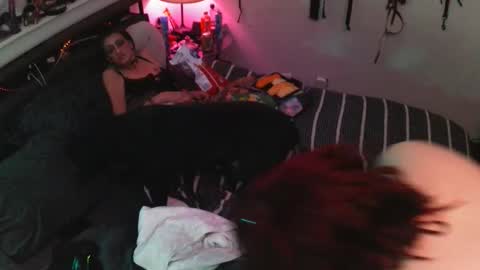 Bella online show from 04-22-26, 02:29