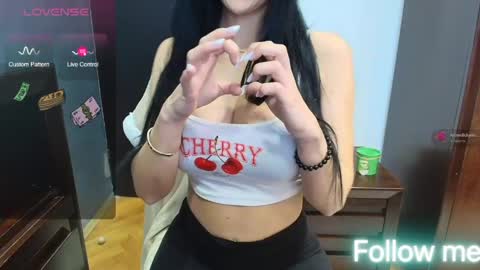 Olivia FOLLOW ME TO GET   Thumb UP me please its important   online show from 04-28-26, 08:30