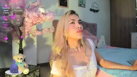 ... Independent model online show from 07-03-26, 01:56