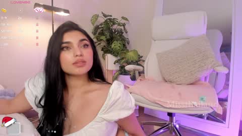 Snapshot of missthailand_ chatting on 01-08-25, 05:27 Fernanda Davila online show from 01-08-25, 05:27