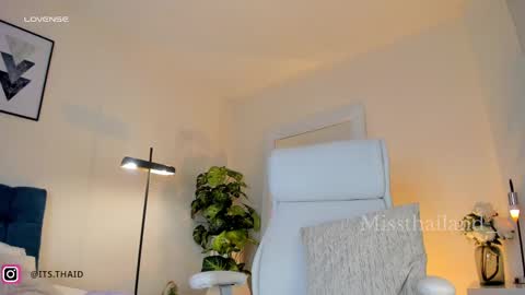 Snapshot of missthailand_ chatting on 01-14-25, 11:16 Fernanda Davila online show from 01-14-25, 11:16