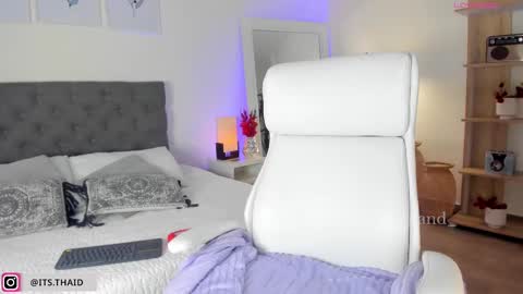 Snapshot of missthailand_ chatting on 02-11-25, 11:22 Fernanda Davila online show from 02-11-25, 11:22