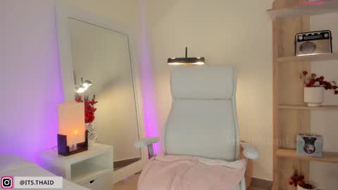 Snapshot of missthailand_ chatting on 03-06-25, 11:31 Fernanda Davila online show from 03-06-25, 11:31