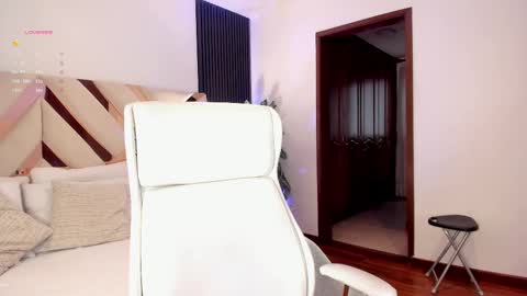 Snapshot of missthailand_ chatting on 09-23-25, 12:08 Fernanda Davila online show from 09-23-25, 12:08