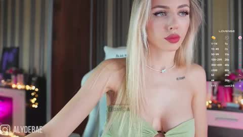 Snapshot of misstics_ chatting on 02-21-25, 05:20 Eva online show from 02-21-25, 05:20