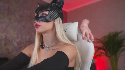 Snapshot of misstics_ chatting on 10-30-25, 10:54 Eva online show from 10-30-25, 10:54