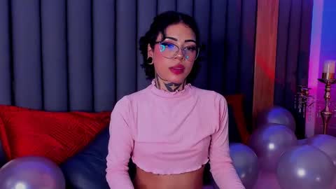 Snapshot of misstomie_ chatting on 12-04-24, 01:53 Tomiehelp me get to 100 thumbs up online show from 12-04-24, 01:53