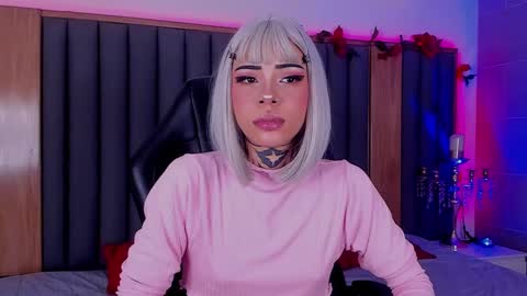 Snapshot of misstomie_ chatting on 01-28-25, 02:53 Tomiehelp me get to 100 thumbs up online show from 01-28-25, 02:53