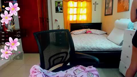 missvalery1 online show from 09-16-25, 08:54