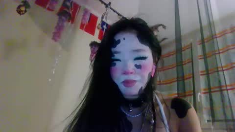 Snapshot of missversatile chatting on 05-02-26, 12:59 Miss Versatile online show from 05-02-26, 12:59