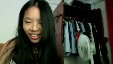 Snapshot of missversatile chatting on 07-12-26, 08:33 Miss Versatile online show from 07-12-26, 08:33