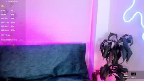 Snapshot of missweetpeach chatting on 09-13-25, 11:15 Pau OFmissweetpeach online show from 09-13-25, 11:15
