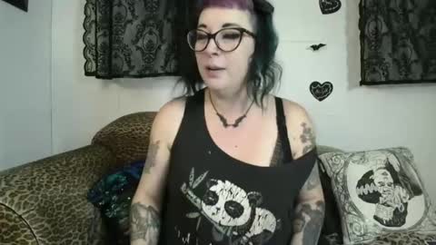Missy Dee online show from 05-12-26, 06:21