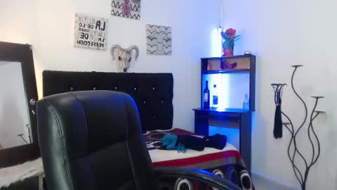 Snapshot of missy_eyess chatting on 10-23-25, 11:31 missy_eyess online show from 10-23-25, 11:31