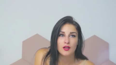 Snapshot of missyross_ chatting on 07-30-26, 06:18 Elly online show from 07-30-26, 06:18