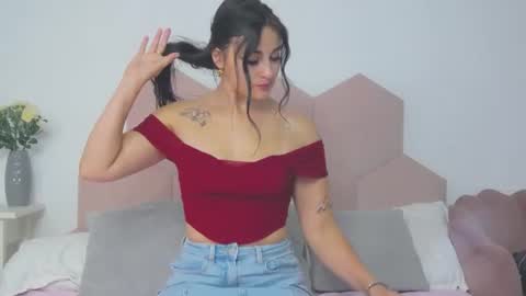 Snapshot of missyross_ chatting on 08-01-26, 06:18 Elly online show from 08-01-26, 06:18