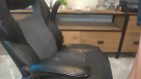 Snapshot of mister_dilf chatting on 04-24-26, 03:47 MISTER DILF online show from 04-24-26, 03:47