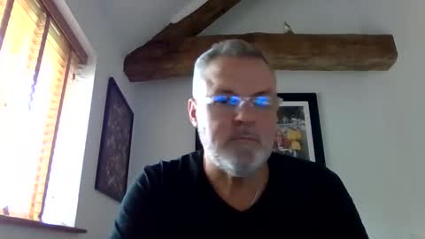 Snapshot of misterblivs chatting on 10-26-25, 10:32 Misterblivs online show from 10-26-25, 10:32