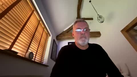 Snapshot of misterblivs chatting on 11-02-25, 03:36 Misterblivs online show from 11-02-25, 03:36