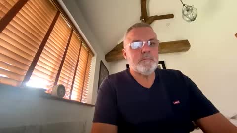 Snapshot of misterblivs chatting on 11-19-25, 01:33 Misterblivs online show from 11-19-25, 01:33