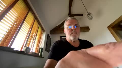 Snapshot of misterblivs chatting on 03-12-26, 02:34 Misterblivs online show from 03-12-26, 02:34