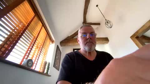 Snapshot of misterblivs chatting on 03-19-26, 09:02 Misterblivs online show from 03-19-26, 09:02