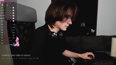 Snapshot of misterhult chatting on 02-06-25, 02:37 My name is Anton Bogatyrev online show from 02-06-25, 02:37