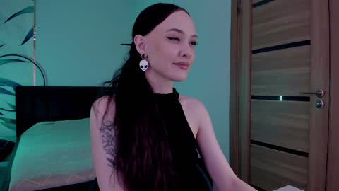 Snapshot of mistress_mialibra chatting on 10-24-25, 11:12 Mistress Mia online show from 10-24-25, 11:12