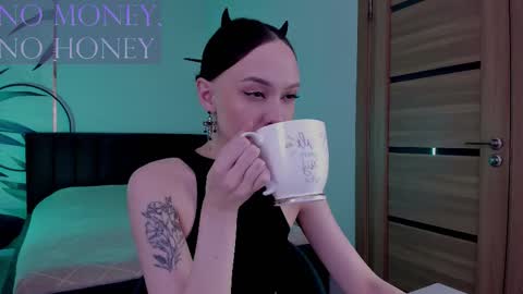Snapshot of mistress_mialibra chatting on 10-26-25, 11:20 Mistress Mia online show from 10-26-25, 11:20