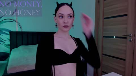 Snapshot of mistress_mialibra chatting on 11-05-25, 08:53 Mistress Mia online show from 11-05-25, 08:53