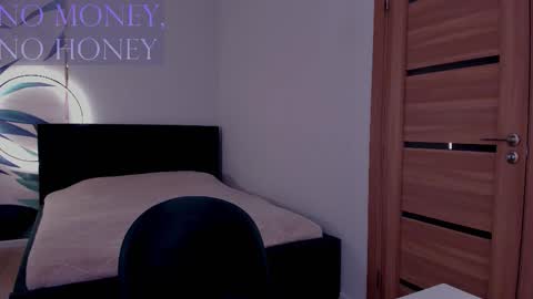 Snapshot of mistress_mialibra chatting on 11-07-25, 04:51 Mistress Mia online show from 11-07-25, 04:51