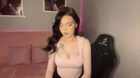 Mia online show from 09-18-25, 06:26