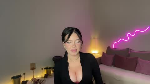 Mia online show from 05-16-26, 08:18