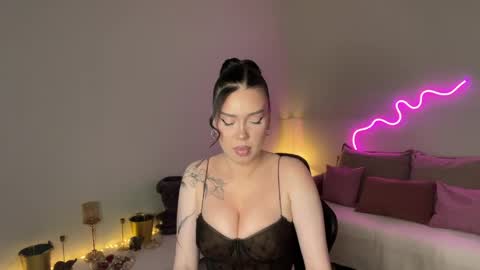Mia online show from 05-20-26, 06:58