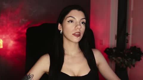 Snapshot of mistress_rochelle chatting on 10-21-25, 10:10 Miss Rochelle online show from 10-21-25, 10:10