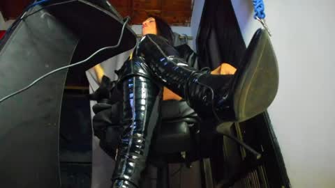 Snapshot of mistressanna_ chatting on 05-08-26, 12:49 Mistress Anna Alves online show from 05-08-26, 12:49