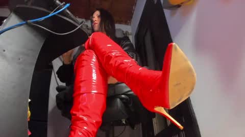 Mistress Anna Alves online show from 06-18-26, 12:00